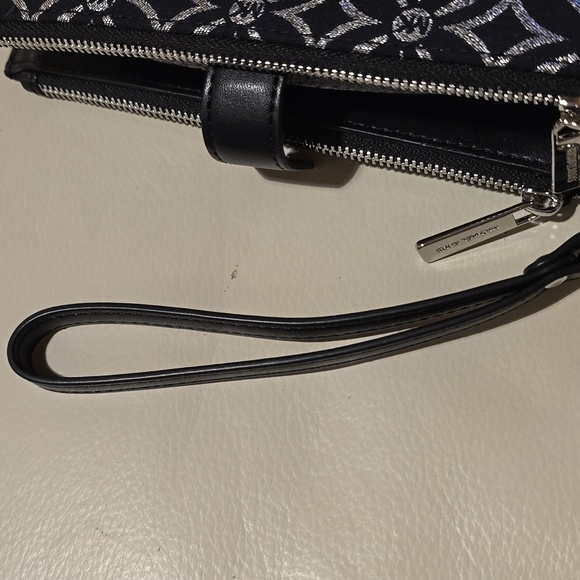 Michael Kors Black and Silver Women's Clutch BNWT - Picture 5 of 13